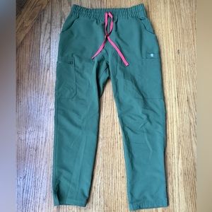 Figs women’s yola scrub pants Medium Petite dark olive